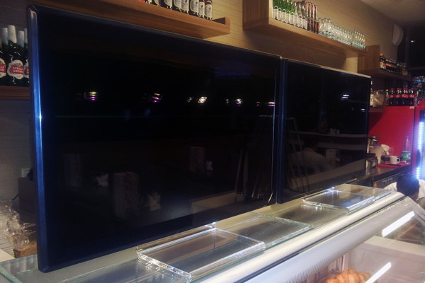 БИЗНЕС ДЕКОР. Подставки для медиапанелей. FOSTER'S BAR, Аэропорт Домодедово, зона вылета.