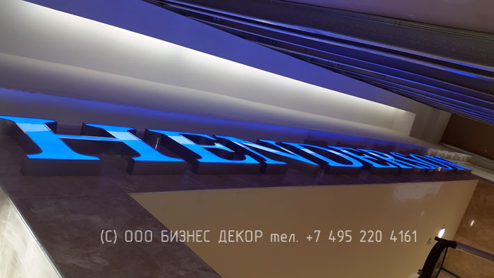 БИЗНЕС ДЕКОР. Вывеска для магазина HENDERSON в ТРЦ МЕГА Химки (Московская область). Гарантия 24 месяца