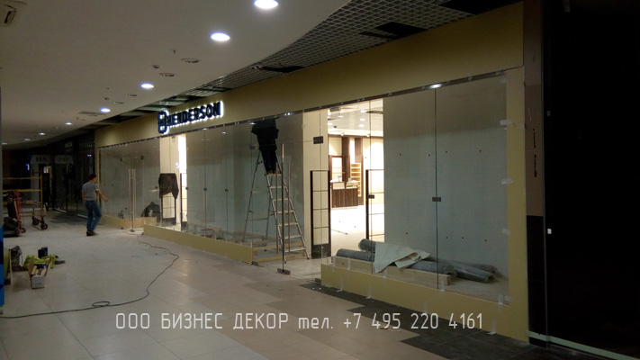 БИЗНЕС ДЕКОР. Рекламные конструкции для магазина HENDERSON в г. Самара (ТРЦ МЕГА-Сити))