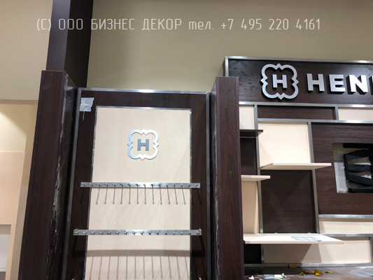 БИЗНЕС ДЕКОР. Внутренние рекламные конструкции магазина HENDERSON (г. Санкт-Петербург, ТРЦ «ЛЕТО»)
