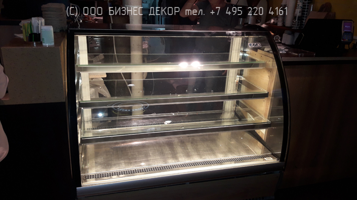 БИЗНЕС ДЕКОР. Модернизация подсветки холодильной витрины для КОФЕ ХАУЗ (г. Москва, ул. Никольская)