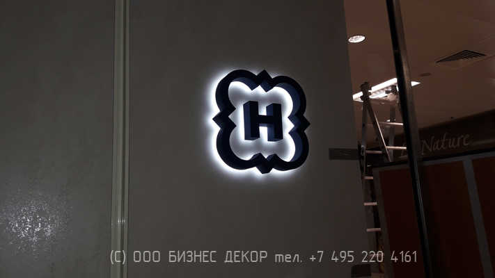 БИЗНЕС ДЕКОР. Рекламное оформление магазина HENDERSON (ТРЦ «Европейский»,г. Москва)