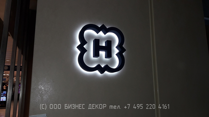 БИЗНЕС ДЕКОР. Рекламное оформление магазина HENDERSON (ТРЦ «Европейский»,г. Москва)