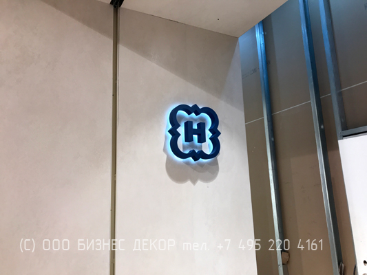 Бизнес Декор. Рекламное оформление магазина HENDERSON (г. Екатеринбург, ТРЦ «Гринвич»)