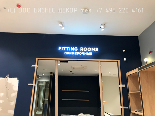 БИЗНЕС ДЕКОР. Внутреннее рекламное оформление магазина HENDERSON (г. Краснодар, ТРЦ «OZ MALL»)