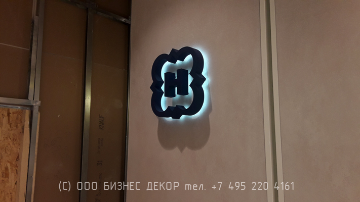 БИЗНЕС ДЕКОР. Рекламные конструкции магазина HENDERSON (ТРЦ «Саларис», г. Москва)