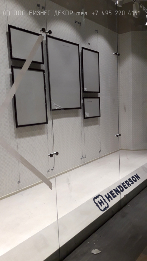 БИЗНЕС ДЕКОР. Наружное рекламное оформление магазина HENDERSON в ТРЦ «Сити Молл» (г. С.-Петербург)