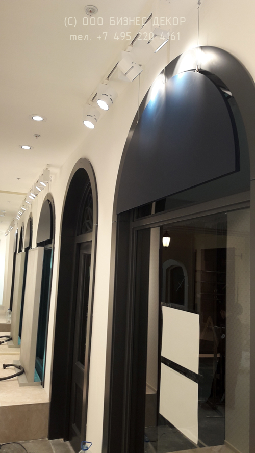 БИЗНЕС ДЕКОР. Рекламное оформление магазина HENDERSON Outlet Fashion House (г. С.-Петербург)