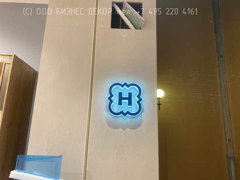 Бизнес Декор. Наружное рекламное оформление салона HENDERSON в г. Омск