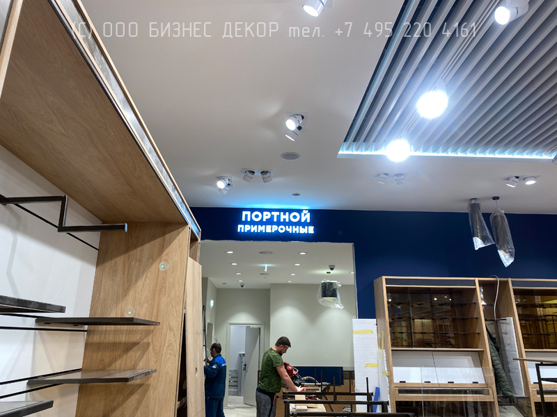 БИЗНЕС ДЕКОР. Внутреннее оформление салона HENDERSON в ТРЦ «ПЛАНЕТА» (г. Пермь)