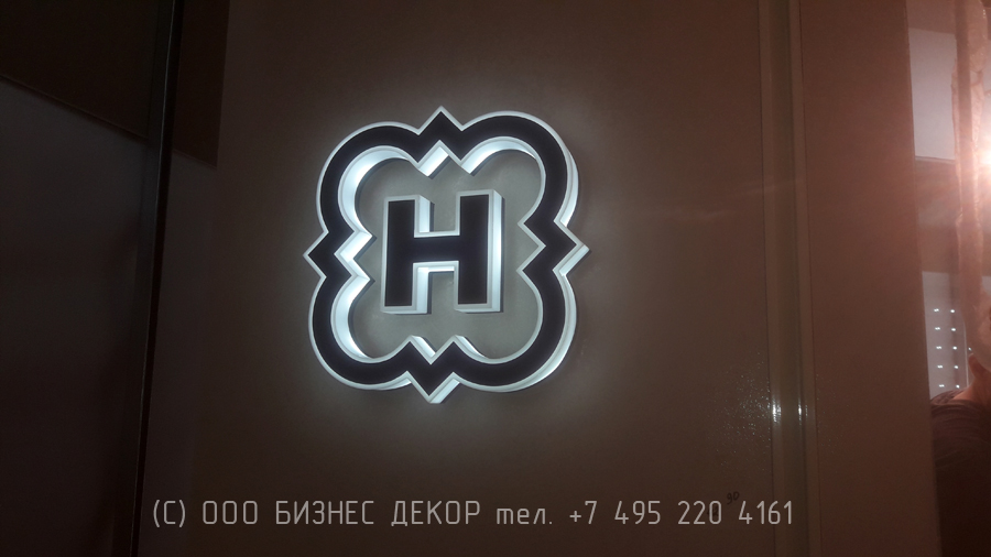 БИЗНЕС ДЕКОР. Наружные рекламные конструкции салона HENDERSON в ТРЦ «Галерея Чижова» (г. Воронеж)