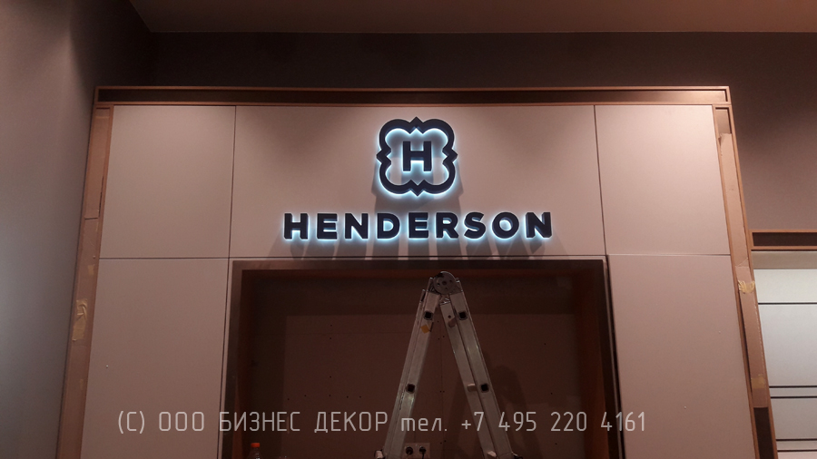 БИЗНЕС ДЕКОР. Внутреннее оформление салона HENDERSON в ТРЦ «Европолис Ростокино», г. Москва