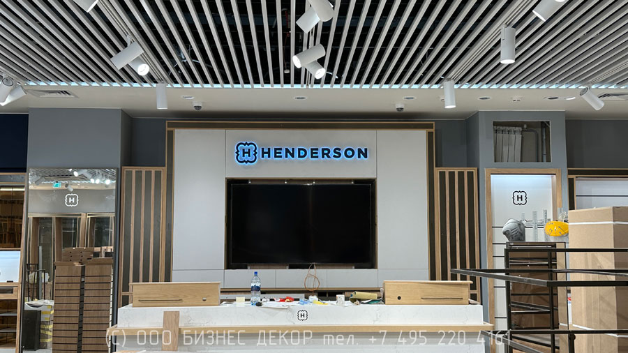 Бизнес Декор. Внутренние рекламные конструкции салона HENDERSON в ТРЦ «Изумрудный Город», г. Томск