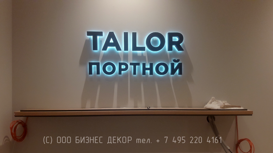 Бизнес Декор. Рекламное оформление салона HENDERSON в ТРЦ «Седьмое небо» (г. Нижний Новгород)