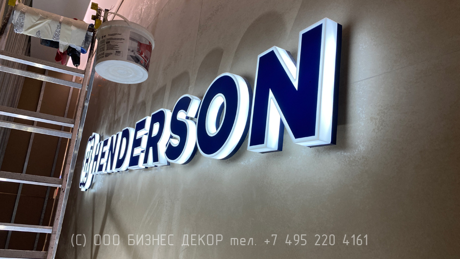 Бизнес Декор. Рекламные конструкции для салона HENDERSON в ТРК «Калина Молл» (г. Владивосток)