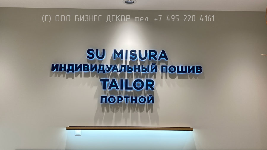БИЗНЕС ДЕКОР. Внутренние рекламные конструкции для салона HENDERSON в ТРК «Калина Молл» (г. Владивосток)