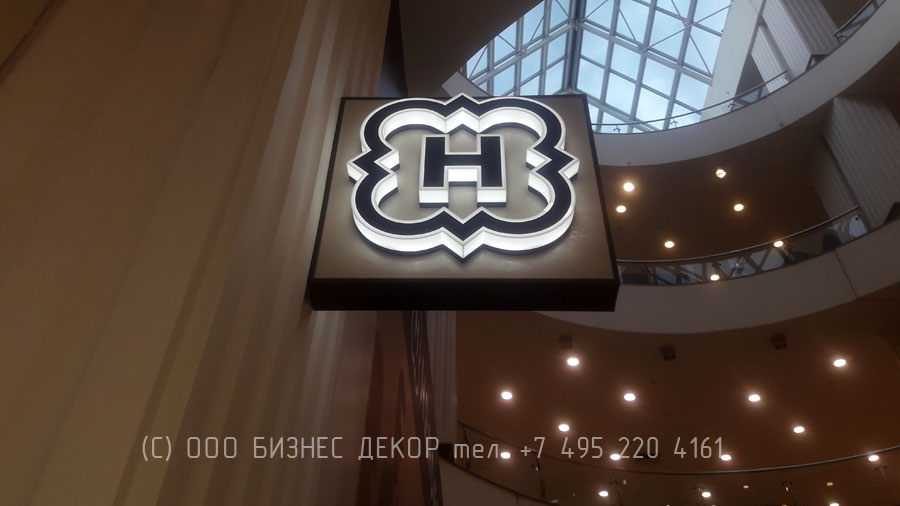БИЗНЕС ДЕКОР. Наружные конструкции для салона HENDERSON в ТЦ «Шоколад» (г. Москва)