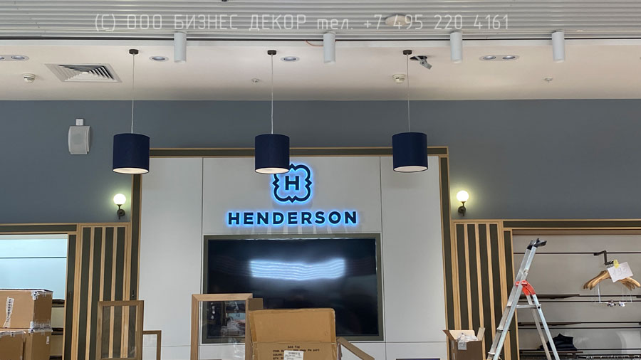 БИЗНЕС ДЕКОР. Внутренние рекламные конструкции для салона HENDERSON в ТРЦ МЕГА, г. Ростов-на-Дону