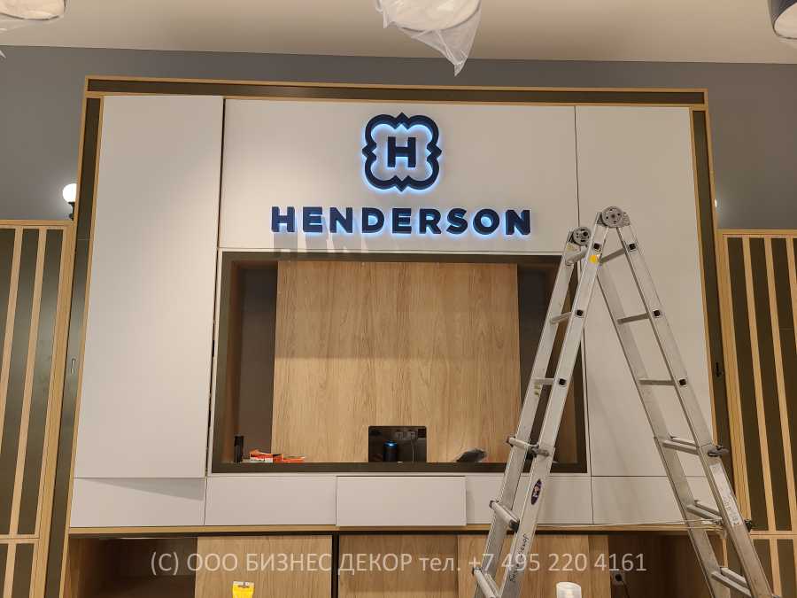 БИЗНЕС ДЕКОР. Внутренние рекламные конструкции салона HENDERSON в ТРК «МЕГАМАГ» (г. Ростов-на-Дону)