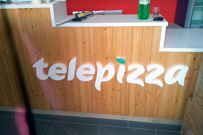 ООО Бизнес Декор. Вывеска TELEPIZZA. Москва, проспект Маршала Жукова, д. 17