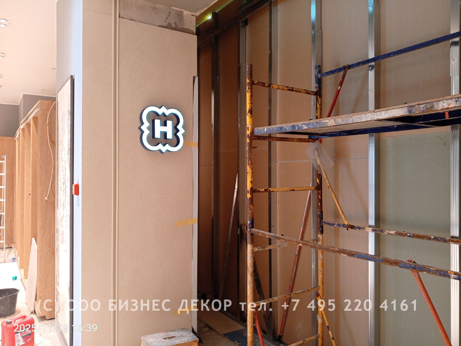 БИЗНЕС ДЕКОР. Внутреннее оформление магазина HENDERSON в г. Ростов-на-Дону (ТРЦ «Золотой Вавилон»)