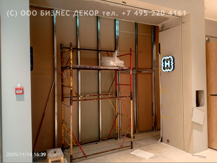 БИЗНЕС ДЕКОР. Внутреннее оформление магазина HENDERSON в г. Ростов-на-Дону (ТРЦ «Золотой Вавилон»)